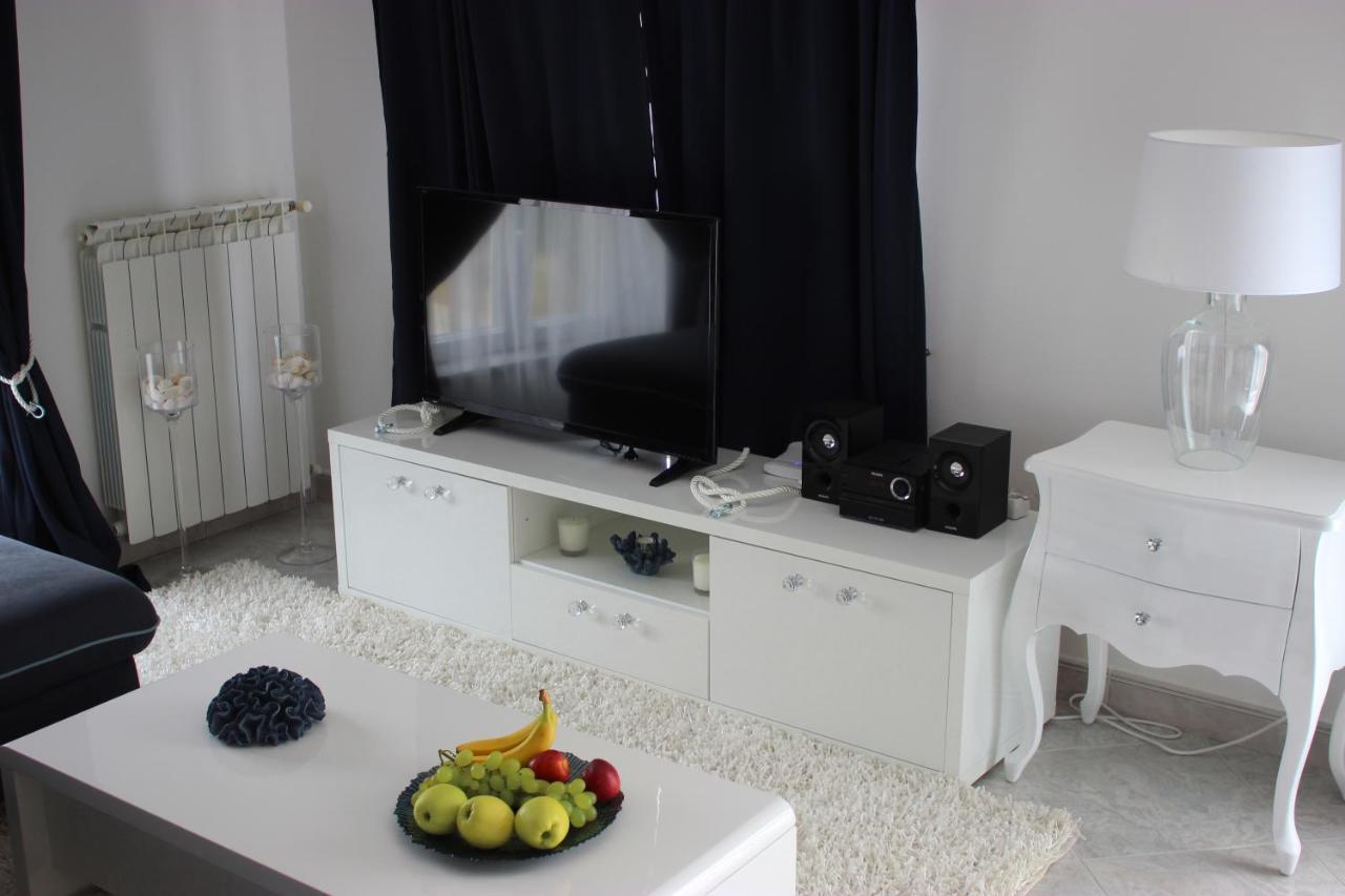 Christine Apartment *